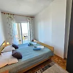 Fuer 7 Personen Mit Terrasse Und Meerblick By Interhome Apartamento Novi Vinodolski