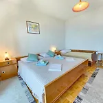 Fuer 7 Personen Mit Terrasse Und Meerblick By Interhome Novi Vinodolski