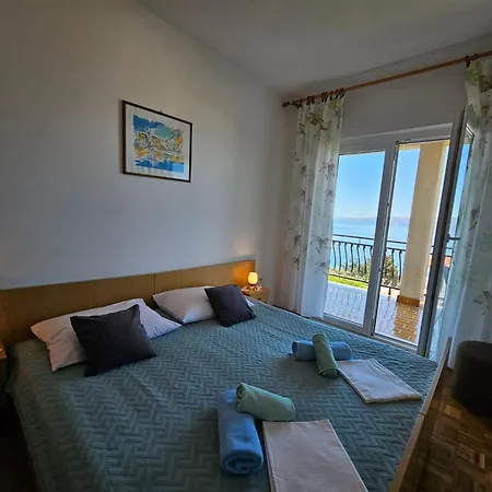 Appartement Fuer 7 Personen Mit Terrasse Und Meerblick By Interhome *