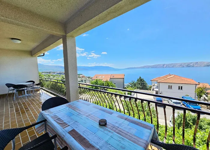 Fuer 7 Personen Mit Terrasse Und Meerblick By Interhome Appartement Novi Vinodolski
