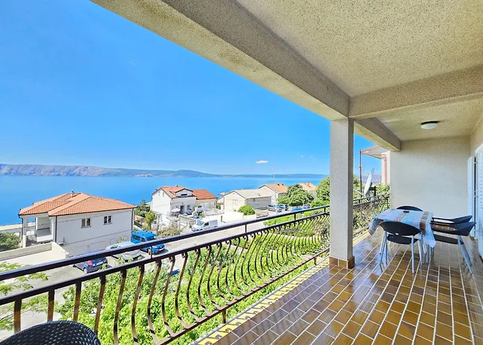 Fuer 7 Personen Mit Terrasse Und Meerblick By Interhome Appartement
