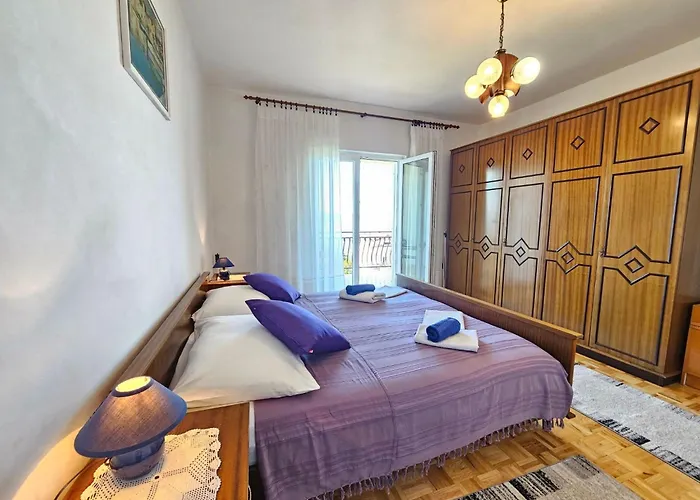 Fuer 7 Personen Mit Terrasse Und Meerblick By Interhome Appartement Novi Vinodolski