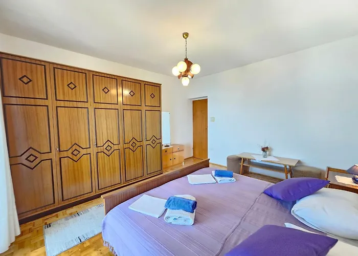 Fuer 7 Personen Mit Terrasse Und Meerblick By Interhome *