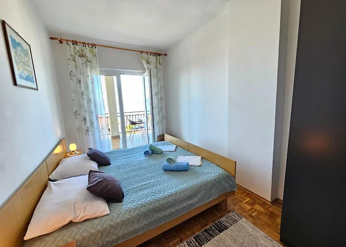 Fuer 7 Personen Mit Terrasse Und Meerblick By Interhome Appartement Novi Vinodolski