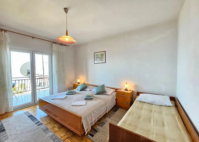 Fuer 7 Personen Mit Terrasse Und Meerblick By Interhome Appartement *