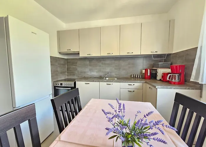 Fuer 7 Personen Mit Terrasse Und Meerblick By Interhome Appartement *