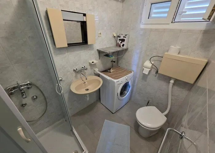 Fuer 7 Personen Mit Terrasse Und Meerblick By Interhome *