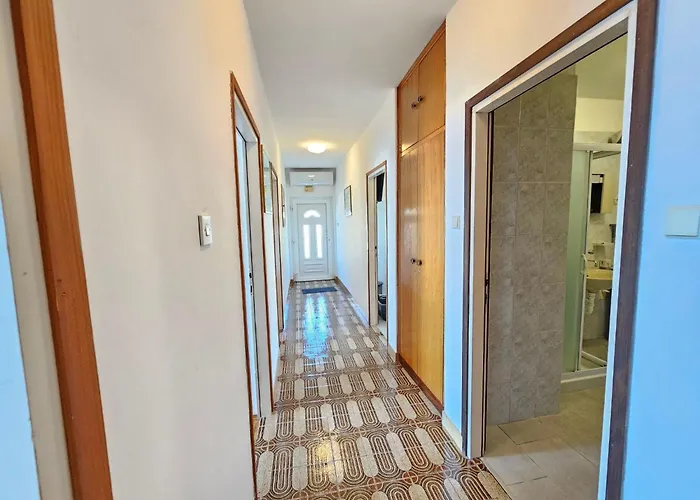 Fuer 7 Personen Mit Terrasse Und Meerblick By Interhome Appartement *