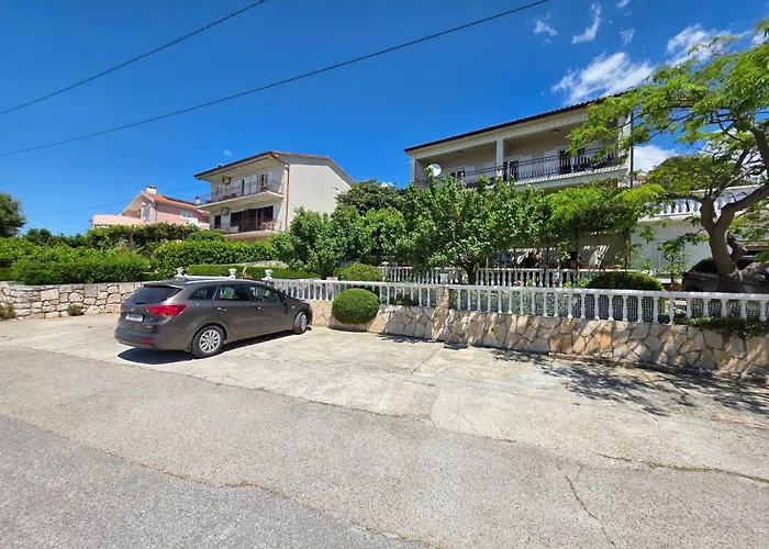 Appartement Fuer 7 Personen Mit Terrasse Und Meerblick By Interhome Novi Vinodolski