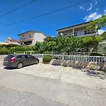 아파트 Fuer 7 Personen Mit Terrasse Und Meerblick By Interhome 노비비노돌스키