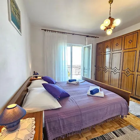 Fuer 7 Personen Mit Terrasse Und Meerblick By Interhome 아파트 노비비노돌스키