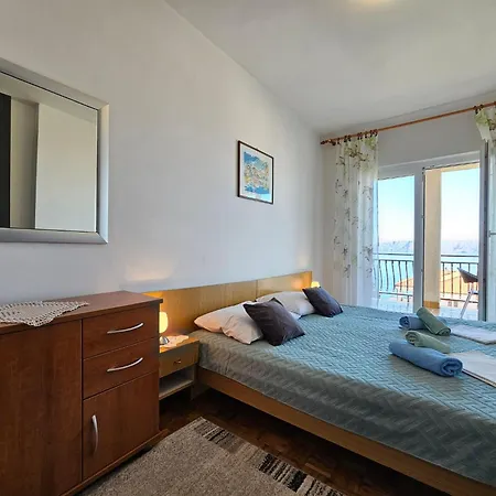 Fuer 7 Personen Mit Terrasse Und Meerblick By Interhome * 노비비노돌스키