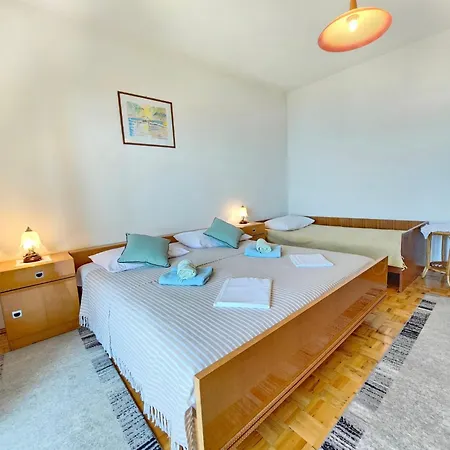 Fuer 7 Personen Mit Terrasse Und Meerblick By Interhome Нови-Винодолски