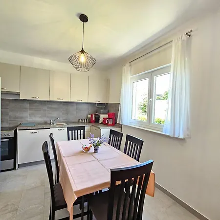 Fuer 7 Personen Mit Terrasse Und Meerblick By Interhome Апартаменты Нови-Винодолски