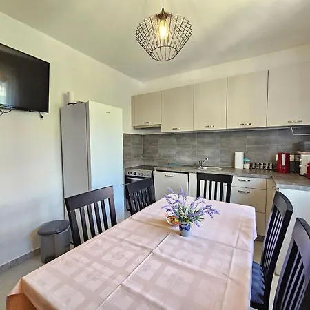 Fuer 7 Personen Mit Terrasse Und Meerblick By Interhome Апартаменты Нови-Винодолски