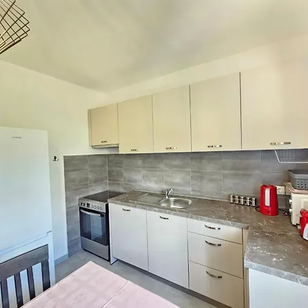 Fuer 7 Personen Mit Terrasse Und Meerblick By Interhome Апартаменты Нови-Винодолски