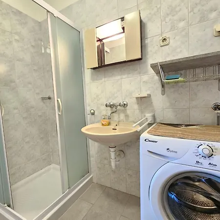Fuer 7 Personen Mit Terrasse Und Meerblick By Interhome Нови-Винодолски