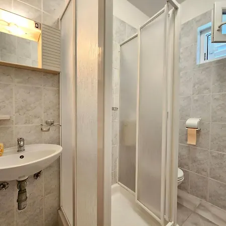 Fuer 7 Personen Mit Terrasse Und Meerblick By Interhome Апартаменты Нови-Винодолски