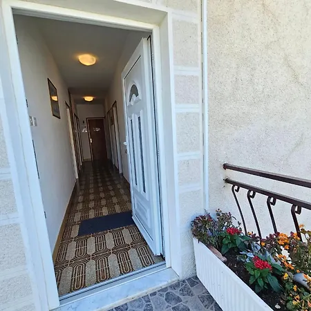 Апартаменты Fuer 7 Personen Mit Terrasse Und Meerblick By Interhome