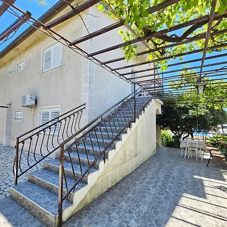 Апартаменты Fuer 7 Personen Mit Terrasse Und Meerblick By Interhome