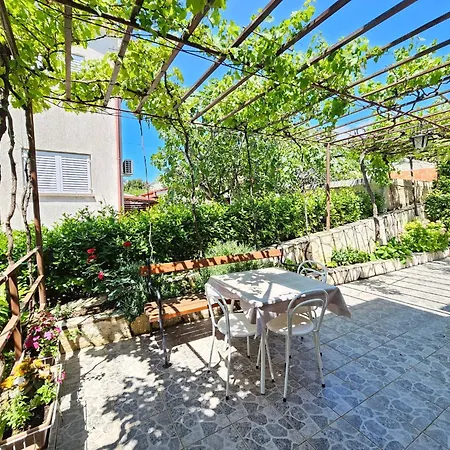 Апартаменты Fuer 7 Personen Mit Terrasse Und Meerblick By Interhome