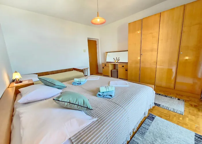 Fuer 7 Personen Mit Terrasse Und Meerblick By Interhome * 노비비노돌스키