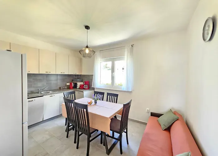 아파트 Fuer 7 Personen Mit Terrasse Und Meerblick By Interhome