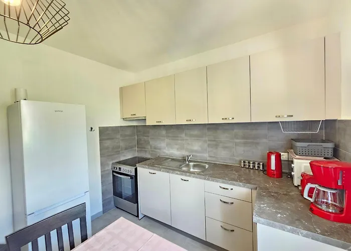 Fuer 7 Personen Mit Terrasse Und Meerblick By Interhome 아파트 노비비노돌스키