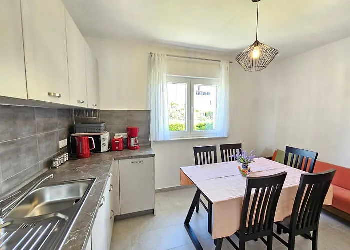 아파트 Fuer 7 Personen Mit Terrasse Und Meerblick By Interhome