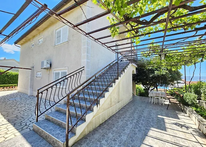 아파트 Fuer 7 Personen Mit Terrasse Und Meerblick By Interhome