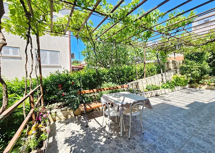 아파트 Fuer 7 Personen Mit Terrasse Und Meerblick By Interhome